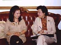 angela1.jpg (26297 bytes)